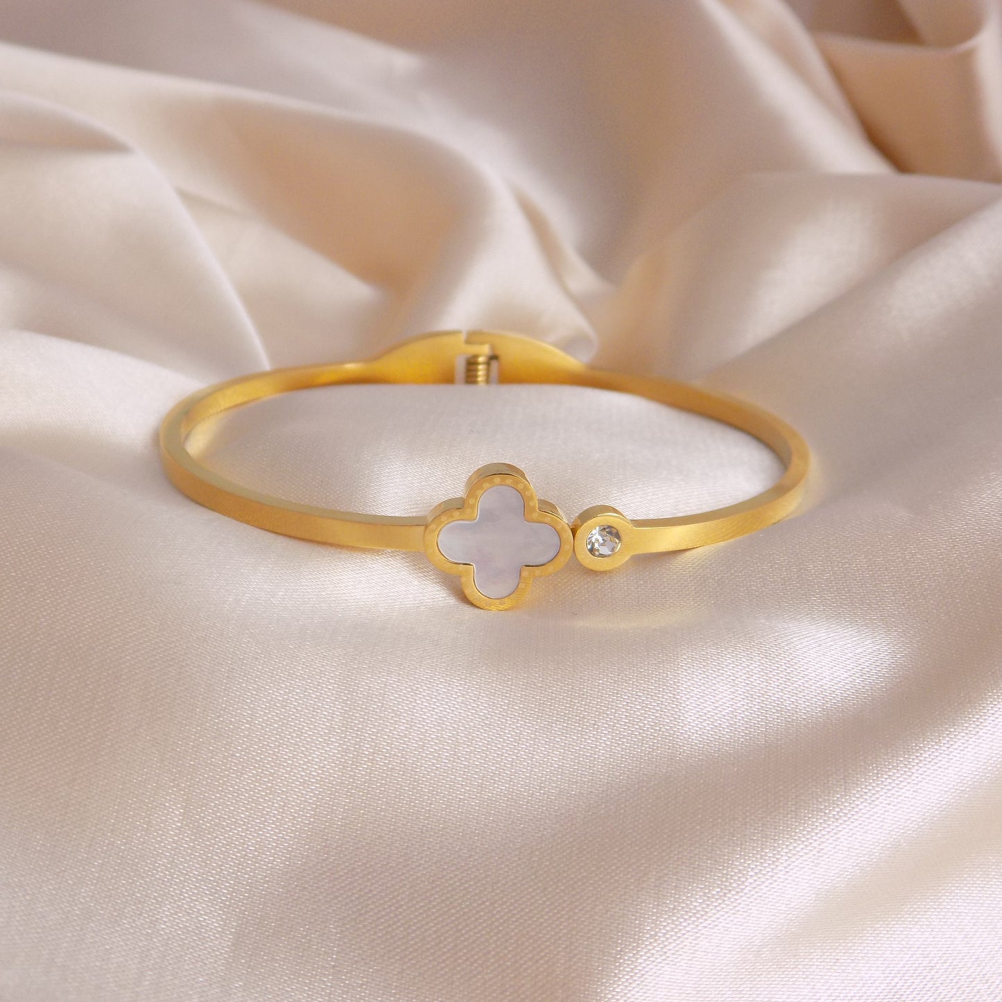 Mother of Pearl Clover Bangle Bracelet - 18K Gold Stainless Steel - Minimalist Jewelry