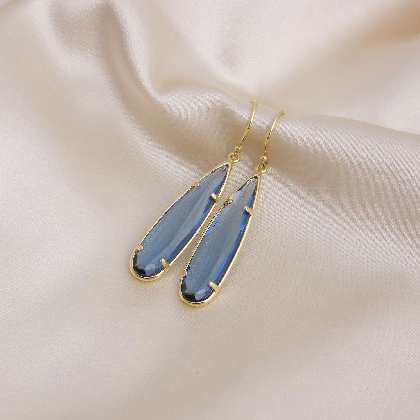 Valentines Day Gift, Large Blue Crystal Earrings Gold, Blue Stone Statement Earring, M6-139