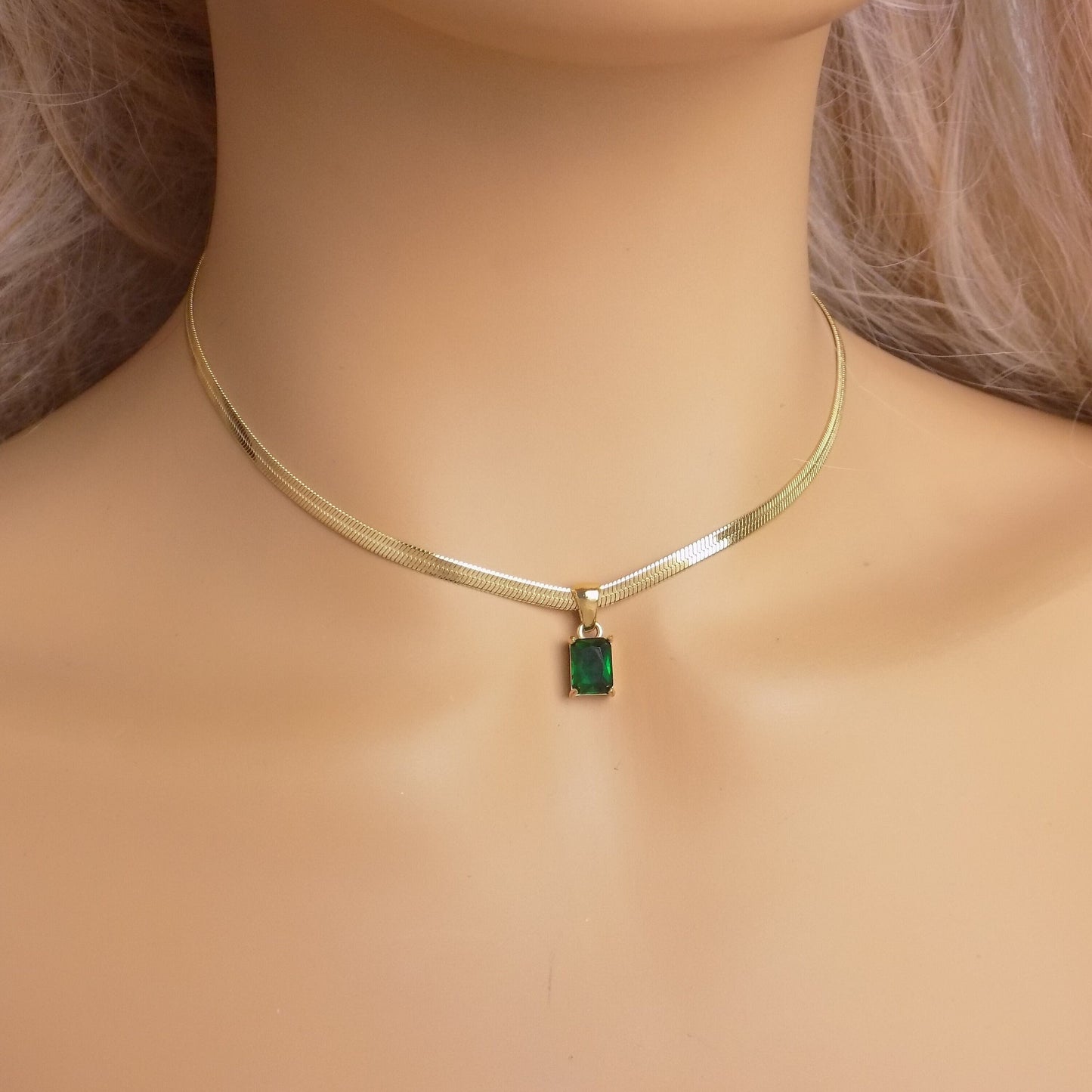 Gold Snake Chain Choker Necklace with Emerald Charm, Herringbone Chain, 18K Gold Stainless Steel, Modern Trendy, M7-115