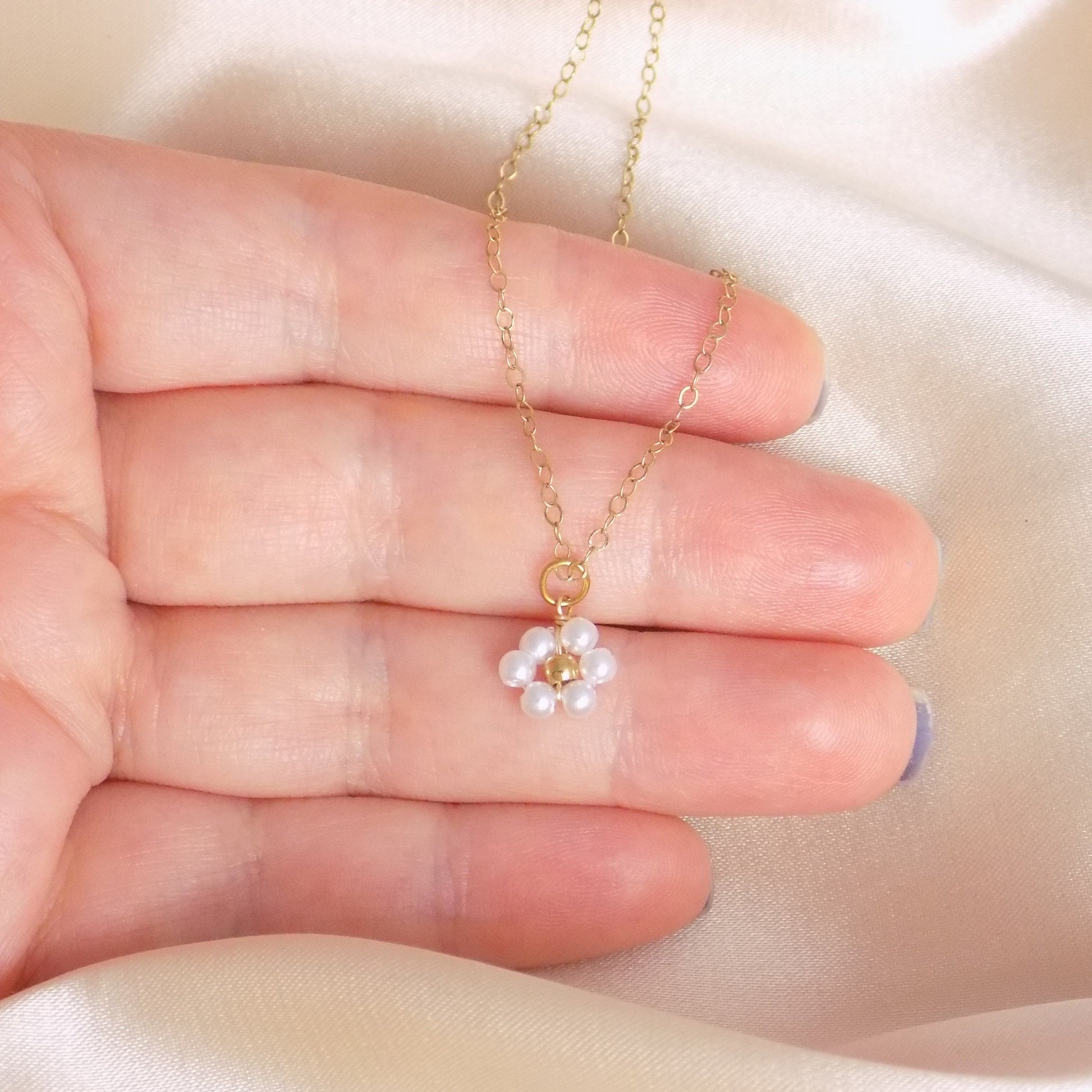 Gift Women, Gold Pearl Flower Minimalist Necklace, Delicate Charm Necklace Layering, M7-310