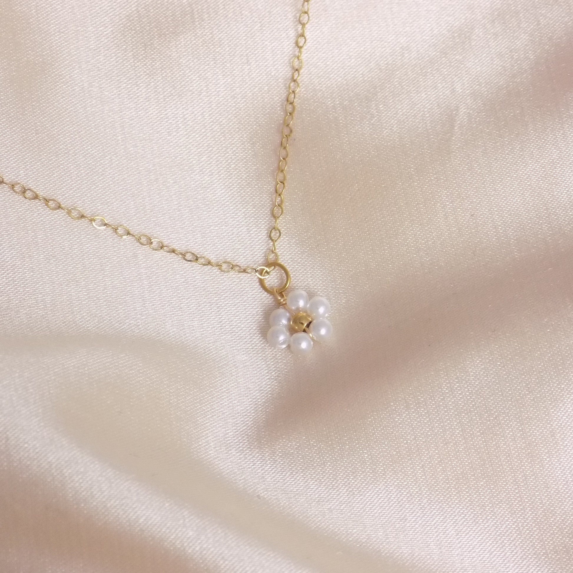 Gift Women, Gold Pearl Flower Minimalist Necklace, Delicate Charm Necklace Layering, M7-310