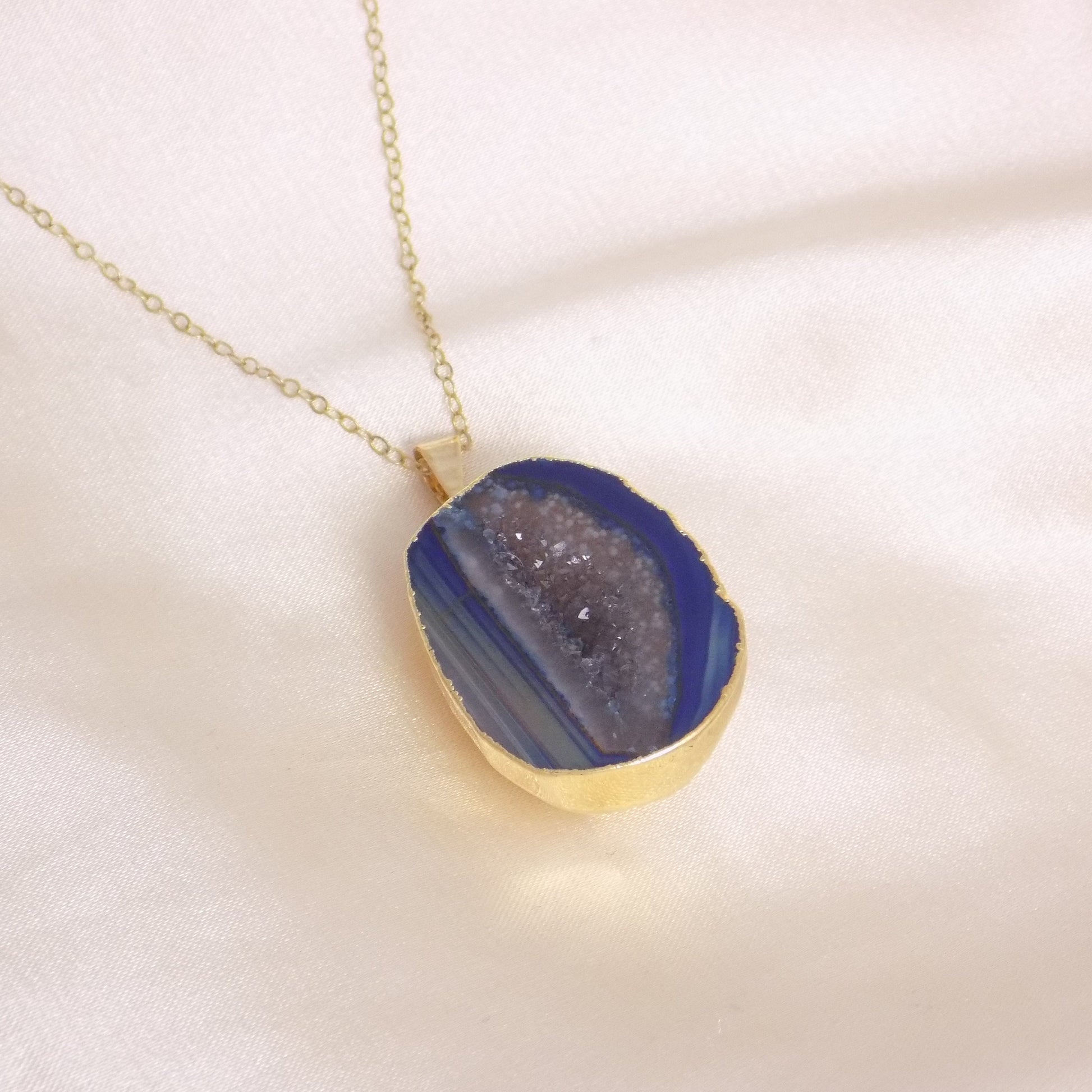 Boho Raw Crystal Natural Geode Necklace For Women, Blue Druzy Pendant, G14-817