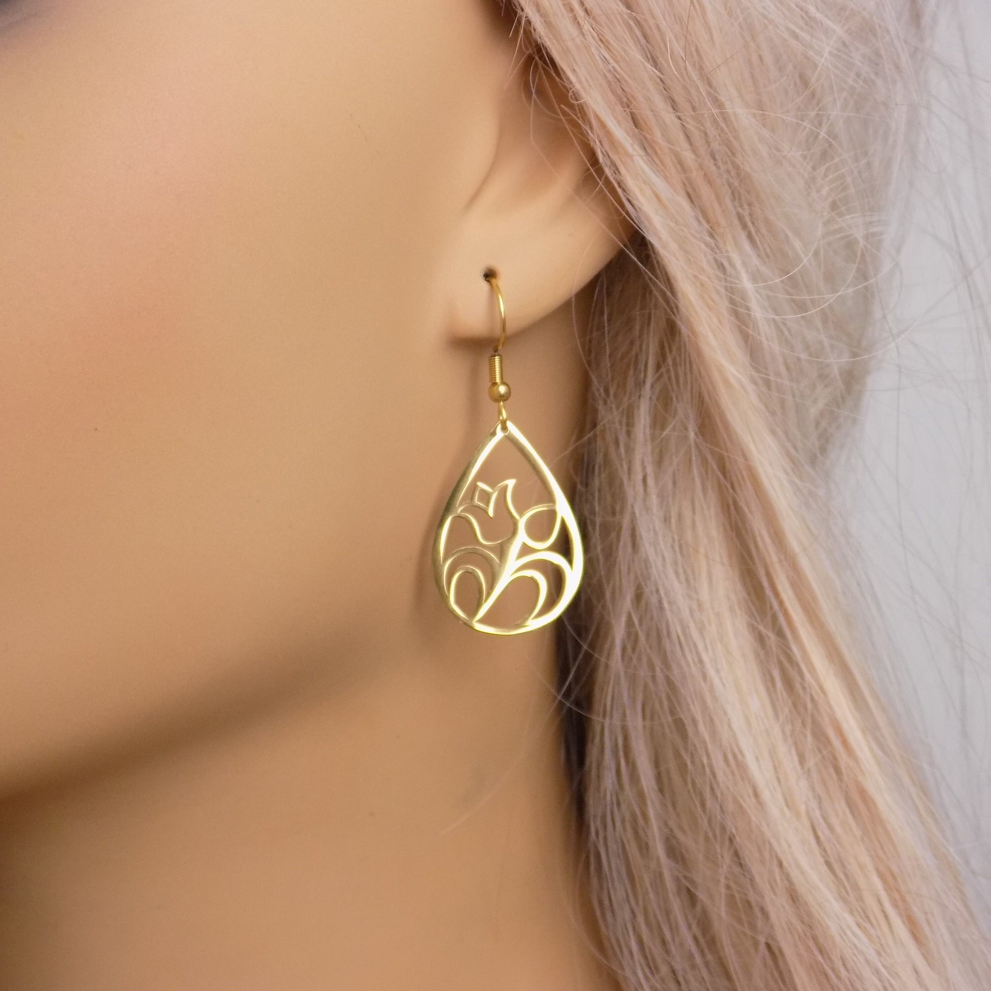 Gift For Her, Tulip Earrings, Gold Hollow Teardrop Earring, Minimalist Everyday Jewelry, M7-345