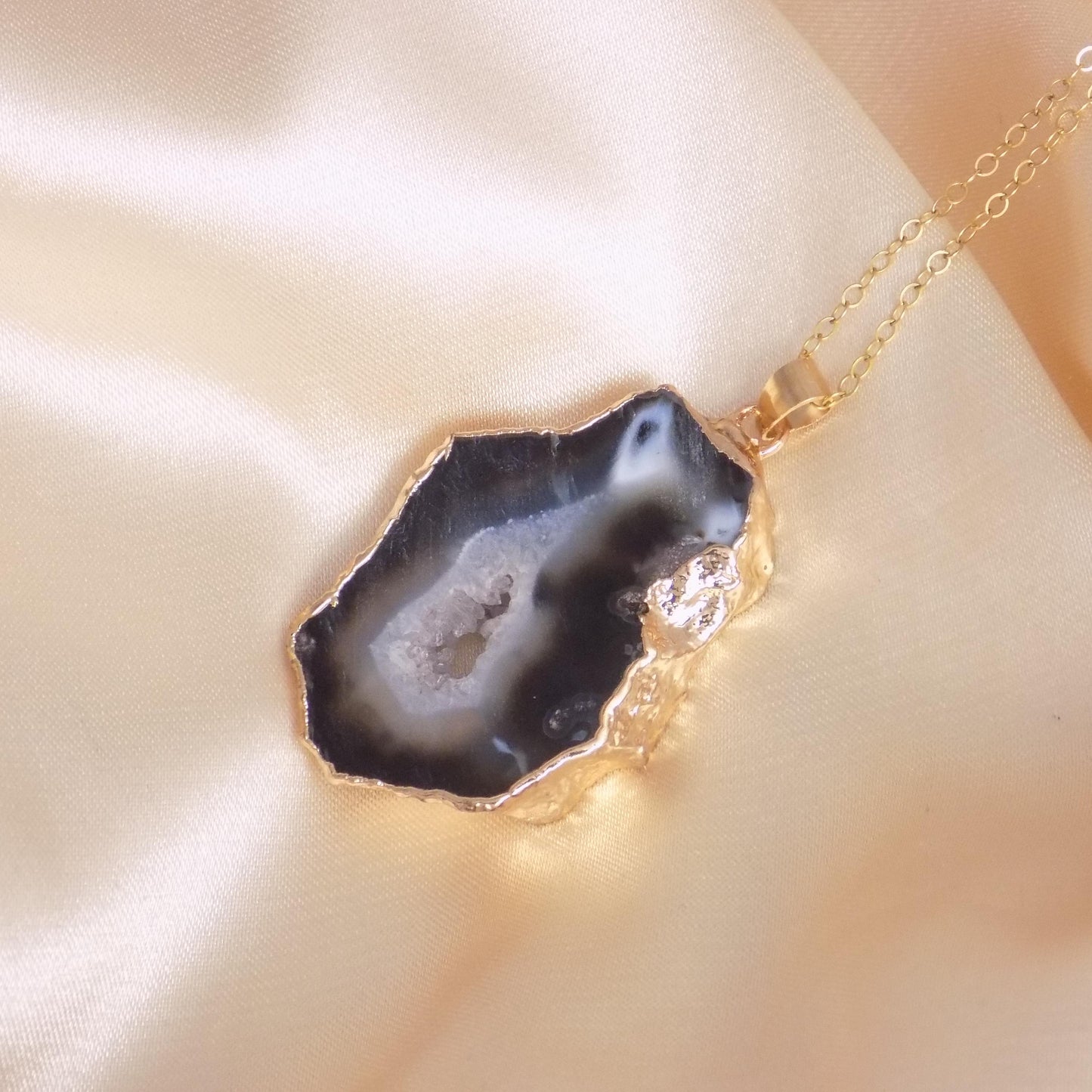 Unique Crystal Necklace, Black Agate Necklace Gold, Geode Slice Pendant Necklaces Women's, Gifts For Mom, M7-444