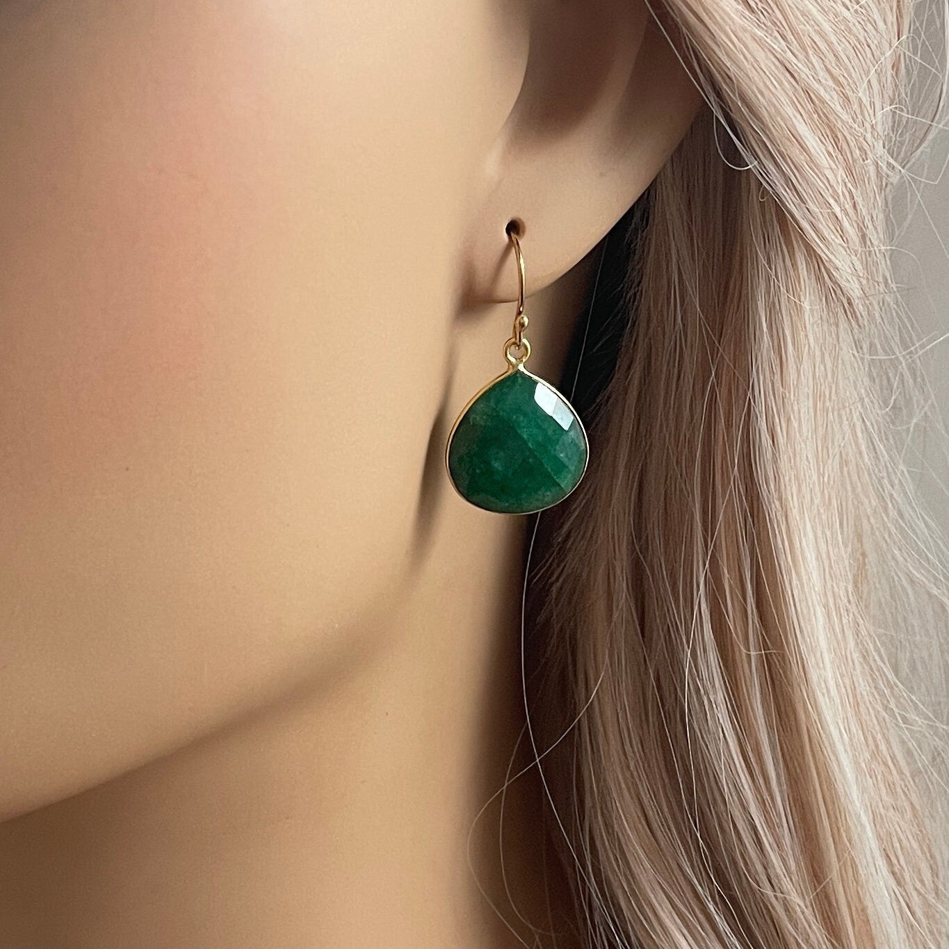 Emerald green hot sale dangle earrings