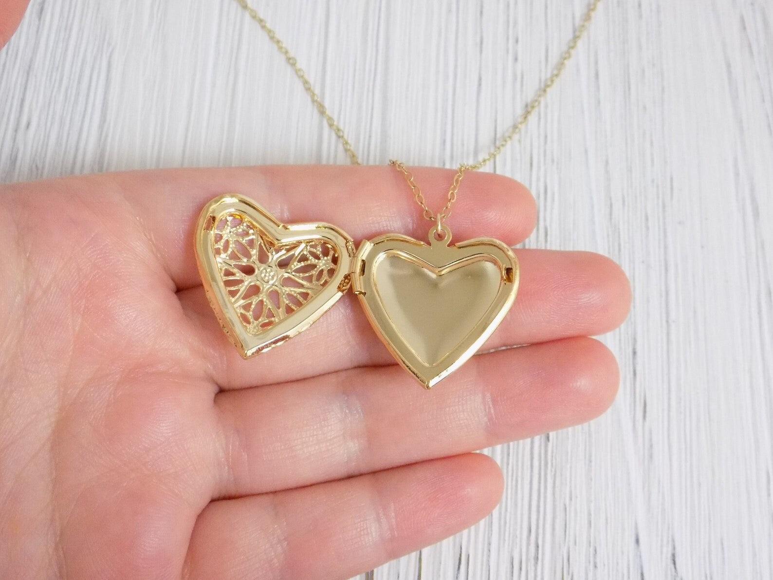 Vintage 14 Karat Gold Engraved Heart Locket – Aurum Jewelers