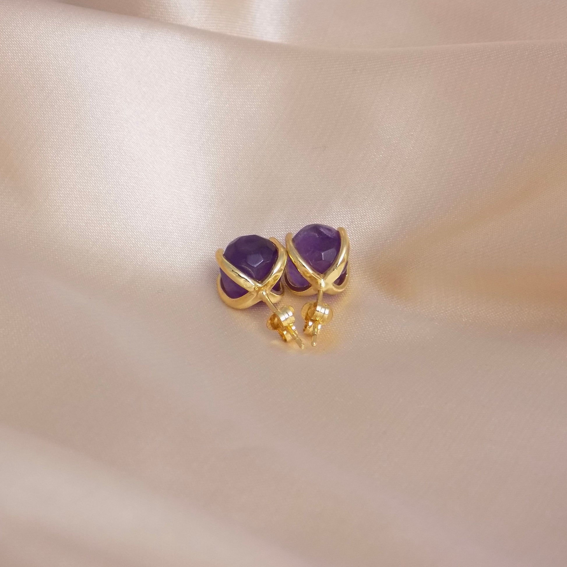 Amethyst Stud Earrings, Raw Amethyst Earrings, Purple Gemstone Earrings, Small Stone Posts Gold, Raw Stone Posts, M6-742