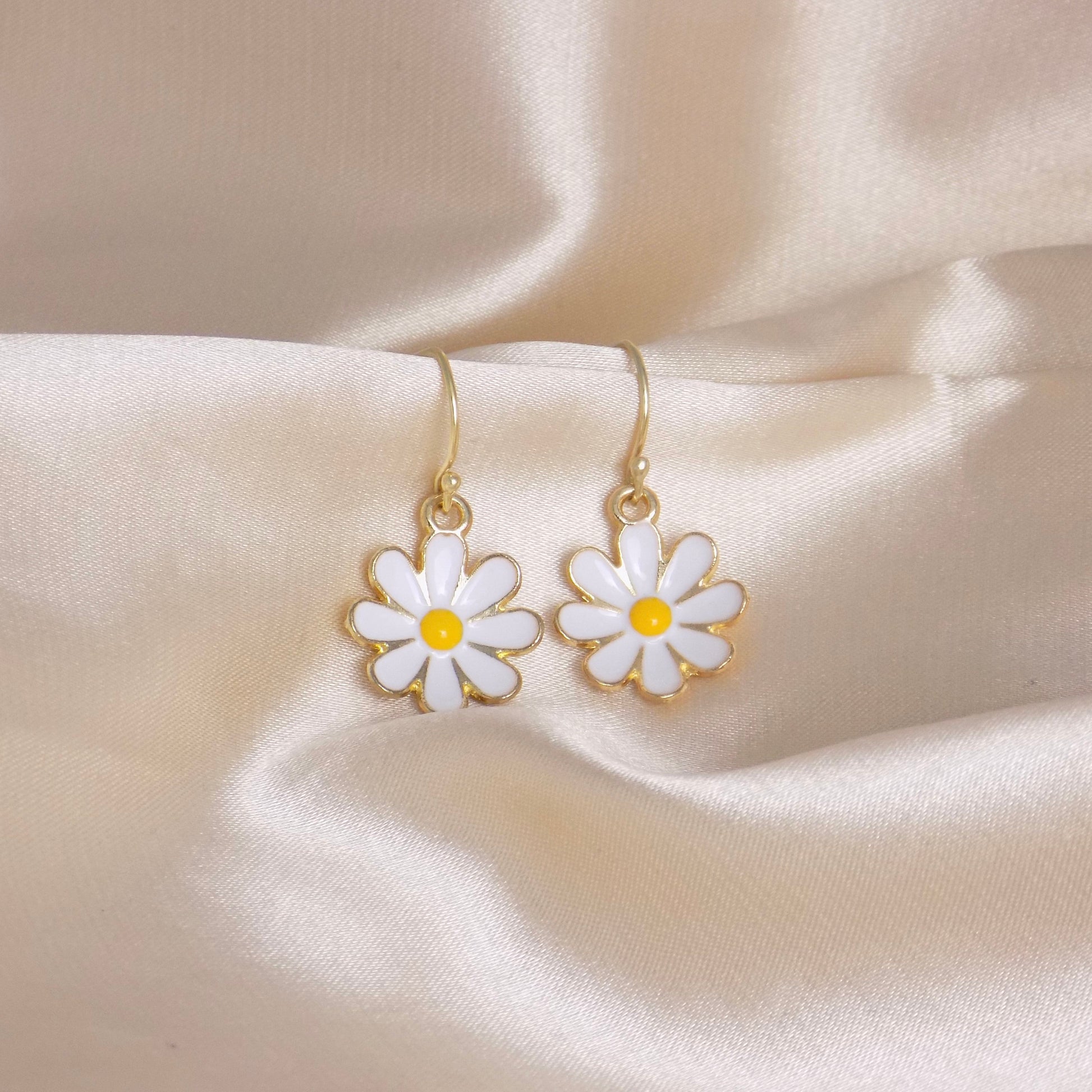 White Daisy Earrings Gold, Small Flower Charm Earring Enamel, Gifts For Her, M6-795