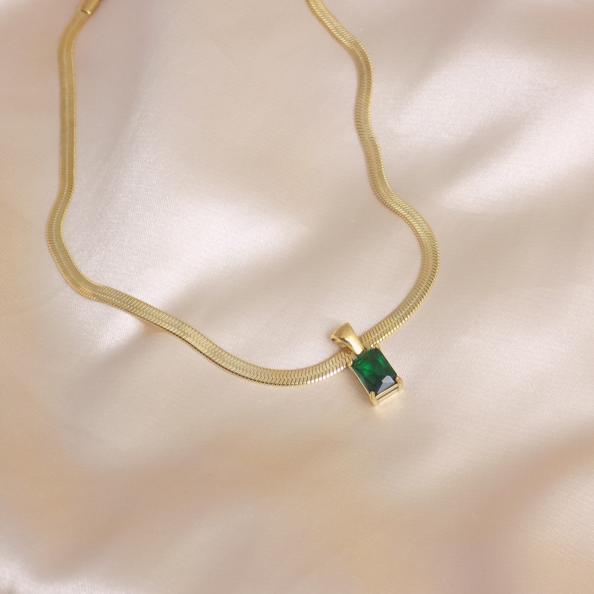 Gold Snake Chain Choker Necklace with Emerald Charm, Herringbone Chain, 18K Gold Stainless Steel, Modern Trendy, M7-115